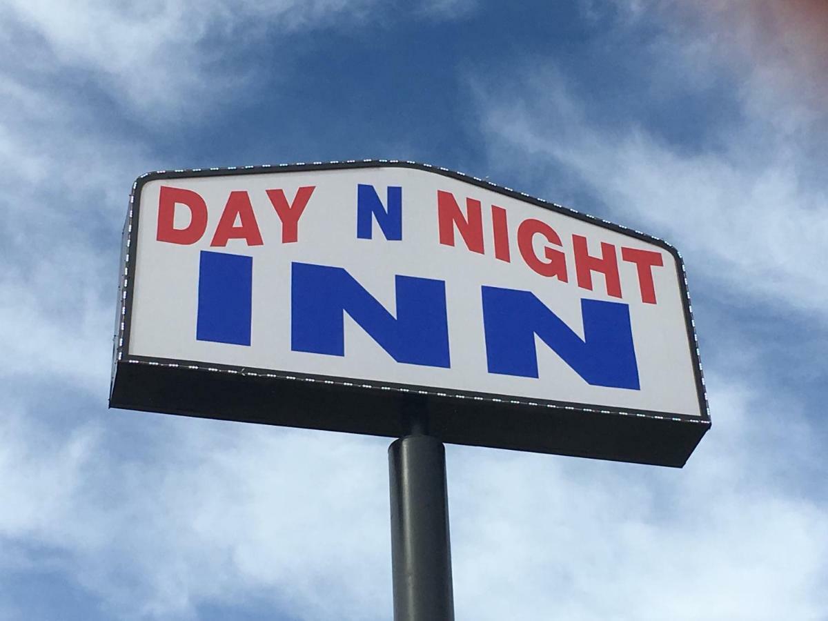 Day N Night Inn Гаркер-Гайтс Екстер'єр фото